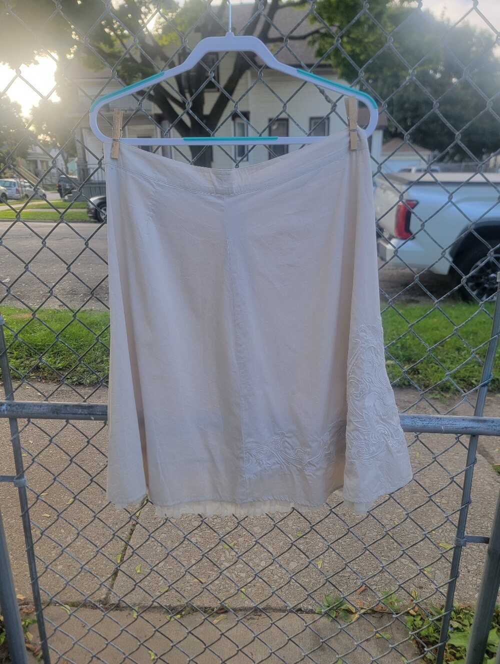 Vintage Y2K Old Navy Size 8 Ivory Embroidered Cotton A-Line Skirt Tulle Hem